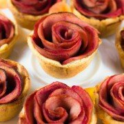 red-rose-apple-tartlets-1-von-1-3_940_500_crop_pad_73a355d66c8efb69b8957b7746ed9403